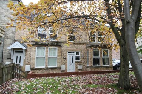 Charming front view of a well-maintained proper...