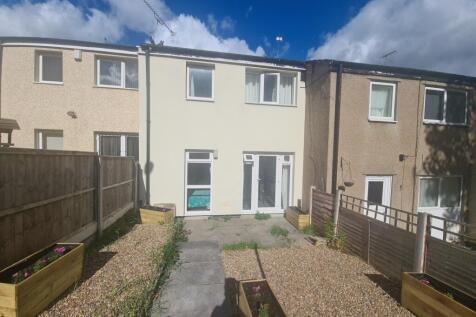 Bright and inviting front view of a well-mainta...