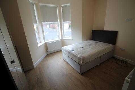 This charming double bedroom features ample nat...