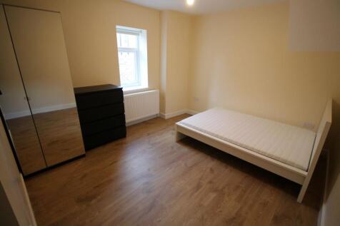 Bright and spacious double bedroom featuring la...