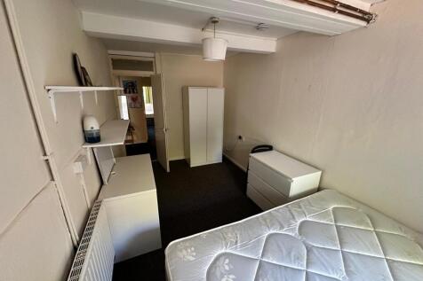 A spacious and tidy double bedroom with ample s...