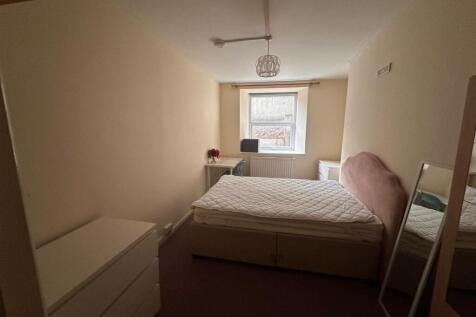 Bright, simply furnished double bedroom with a ...