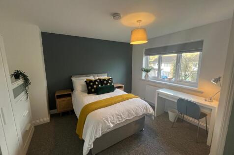 A beautifully designed double bedroom featuring...