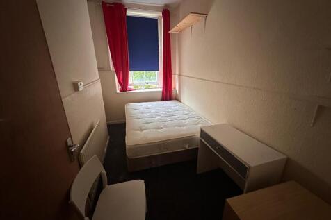 Compact furnished bedroom with a double mattres...
