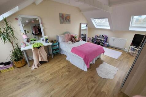 This charming double bedroom features ample nat...