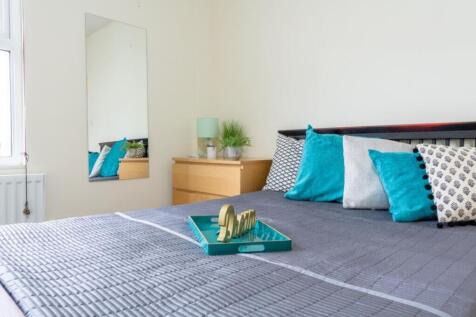This inviting double bedroom features a contemp...
