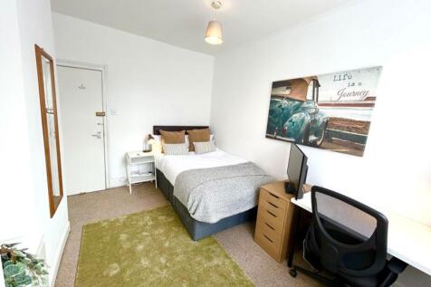 This inviting double bedroom features a comfort...