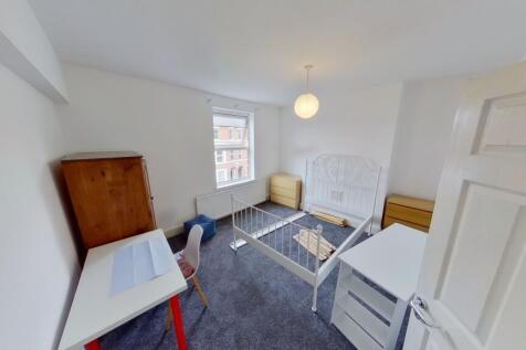 Bright and tidy double bedroom featuring a larg...