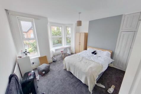 Bright and inviting double bedroom featuring a ...