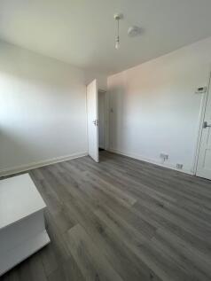 A clean and freshly painted empty room with lig...