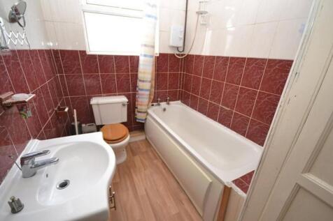 This inviting bathroom features a spacious layo...