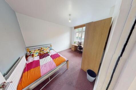 A bright and inviting double bedroom featuring ...