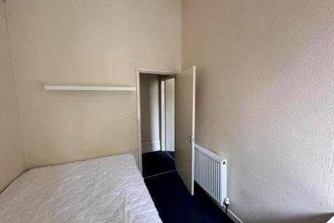 A cozy and tidy double bedroom with a welcoming...