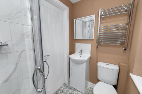 This beautifully designed bathroom features a m...