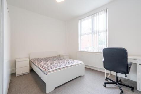 Bright and tidy double bedroom featuring a comf...