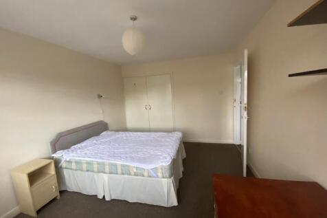A spacious and tidy double bedroom, perfect for...