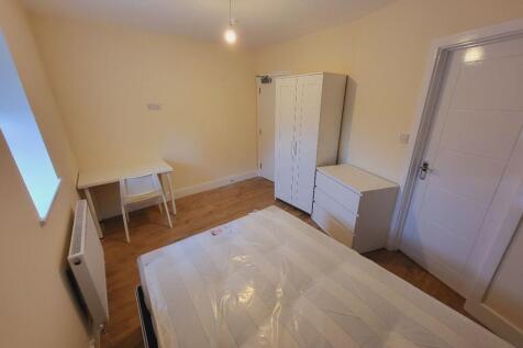 This inviting double bedroom features modern fu...