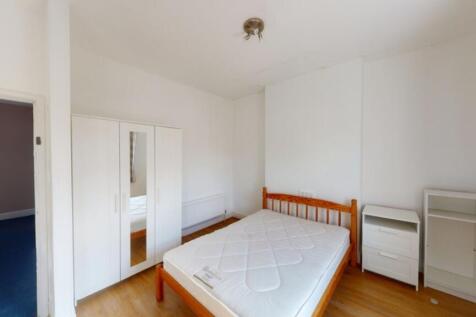 A spacious and well-lit double bedroom featurin...