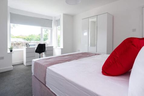 A bright and tidy double bedroom featuring a la...