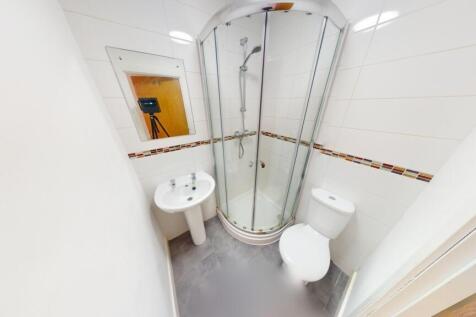 A modern and clean bathroom featuring a curved ...