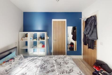 Discover a cozy and inviting double bedroom fea...