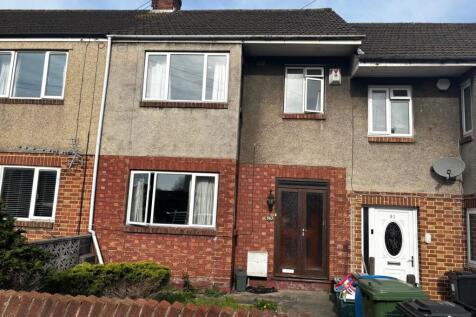 Charming front view of a well-maintained terrac...