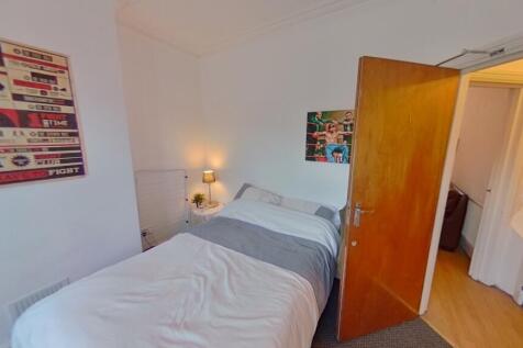 A cozy double bedroom featuring a comfortable d...