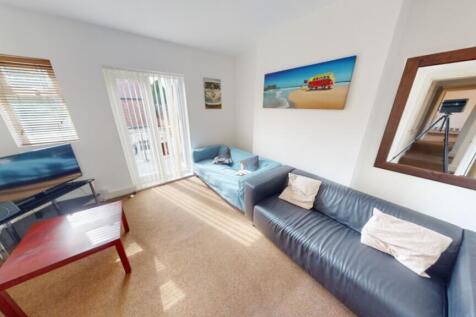 A spacious and inviting large modern living roo...