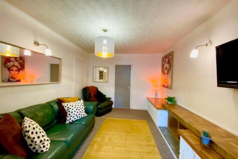 A spacious and inviting large modern living roo...