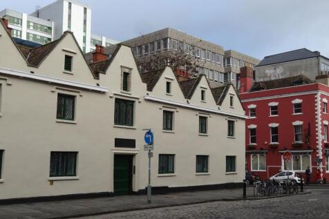 Charming street view of a traditional terraced ...