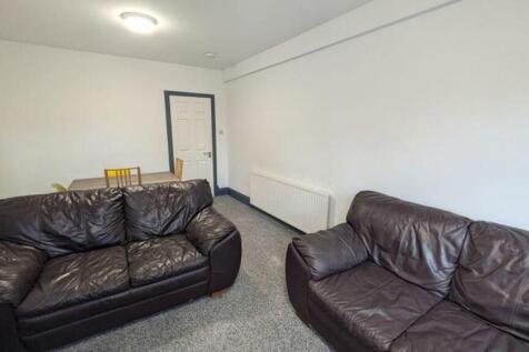 A spacious and inviting large modern living roo...