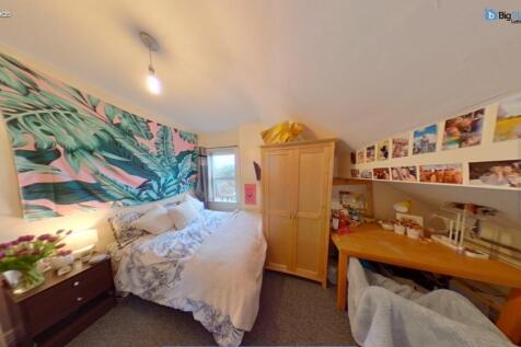 A cozy double bedroom featuring a comfortable d...