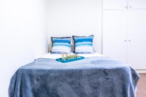 Experience a cozy and inviting double bedroom f...