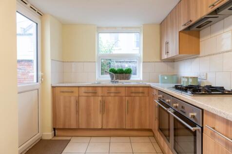 This well-designed kitchen features ample woode...