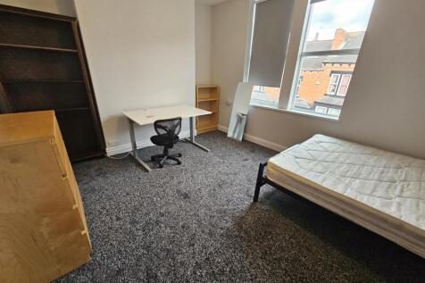 A bright and tidy bedroom featuring a single be...
