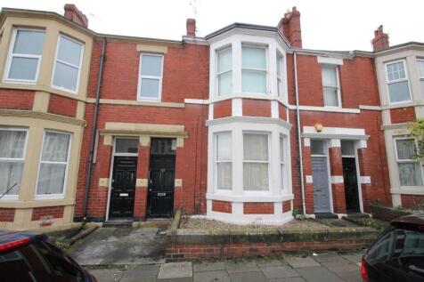 Charming front view of a traditional terraced p...