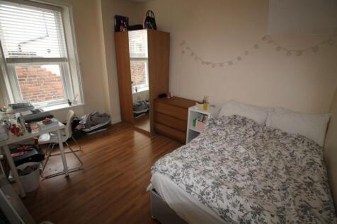 A cozy double bedroom featuring natural light f...