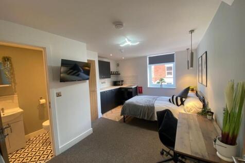 This inviting double bedroom combines comfort w...