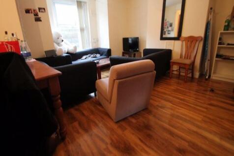 A welcoming and well-maintained living room fea...