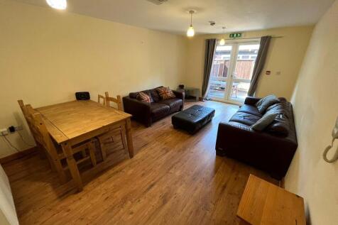 A spacious and inviting large modern living roo...