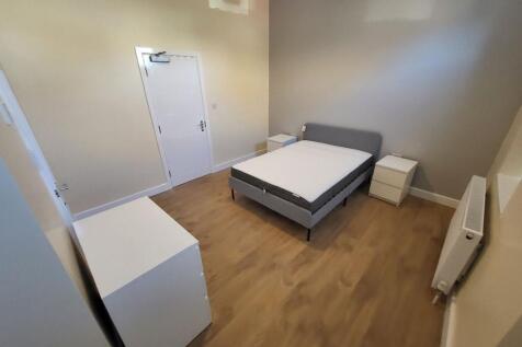 This inviting double bedroom features ample spa...