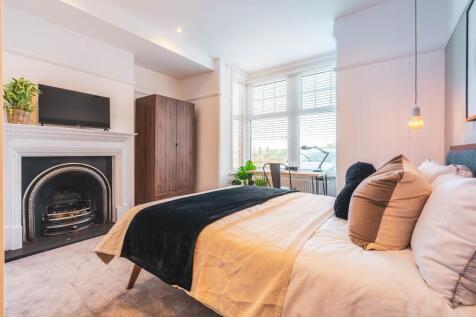 A spacious and beautifully styled large double ...
