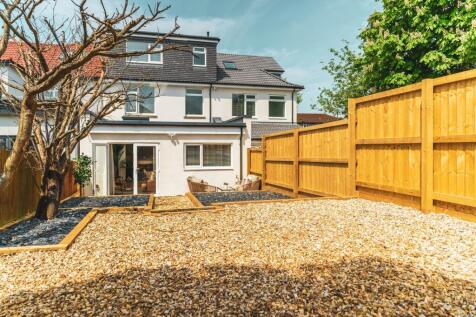 A spacious and well-maintained garden, perfect ...