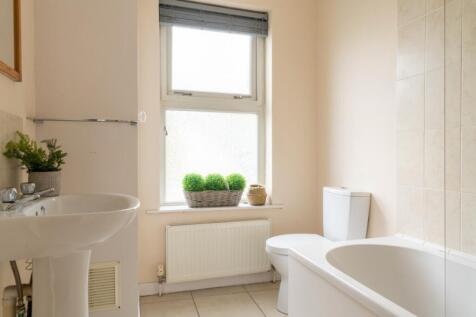 Bright and spacious bathroom suite featuring a ...