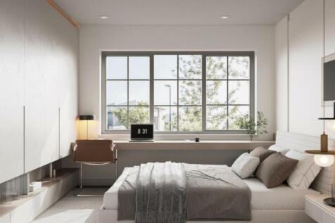 A spacious and bright large double bedroom feat...