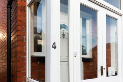A charming entrance showcasing the inviting fro...