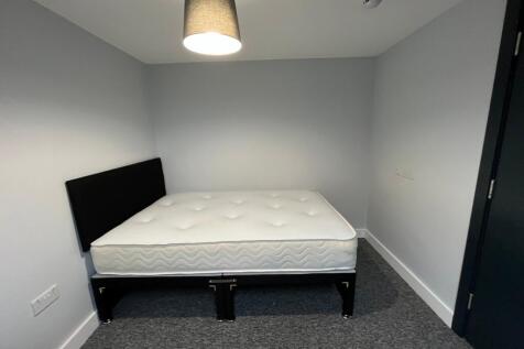 A spacious and clean double bedroom ready for s...