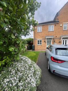 Front view of a well-maintained terraced house ...