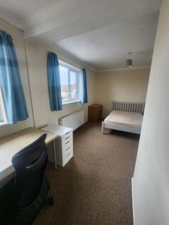 A bright and tidy double bedroom featuring a co...