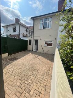 Bright and well-maintained private garden area ...